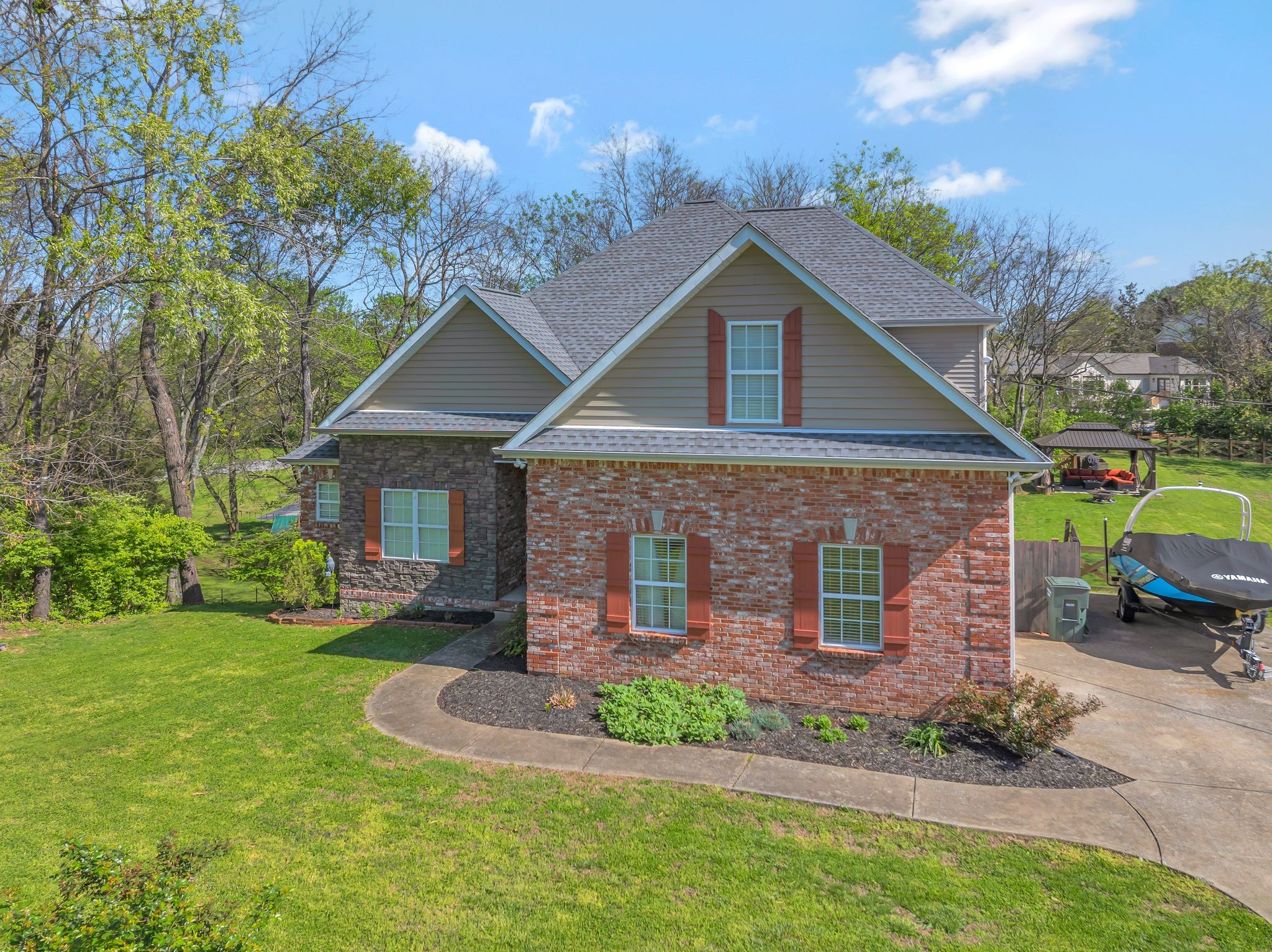 328 Hickory Dr
