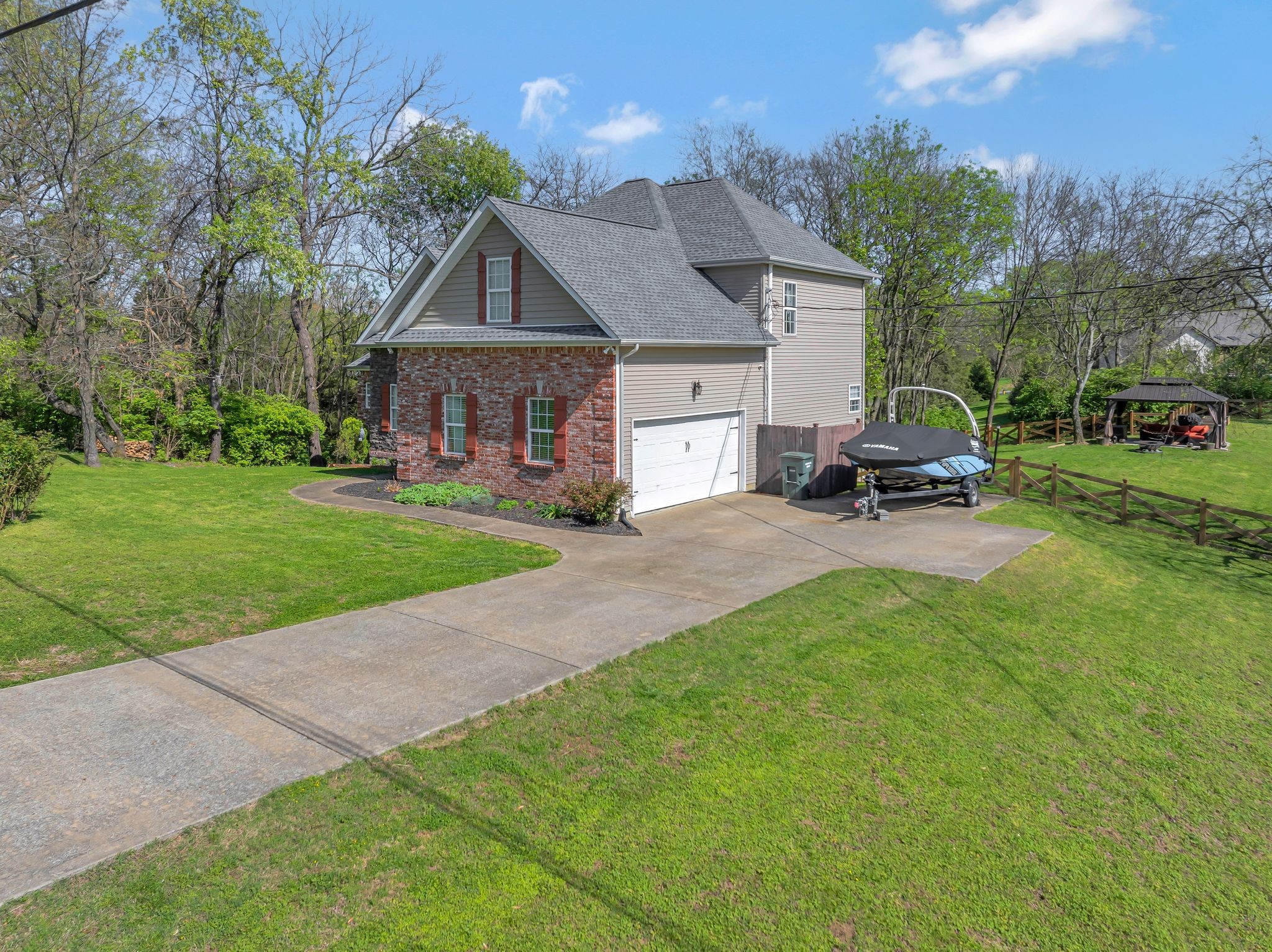 328 Hickory Dr