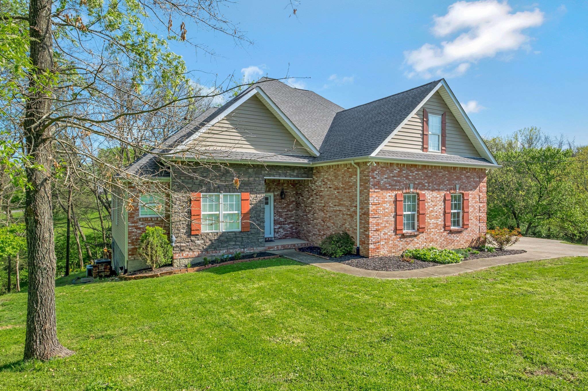 328 Hickory Dr