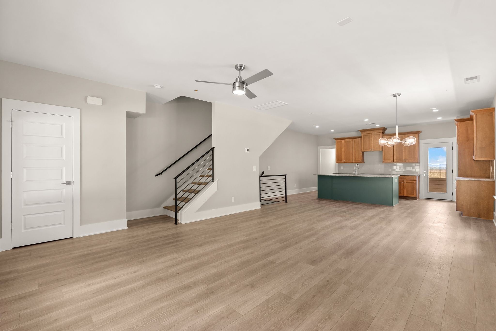 606 Summit Trl