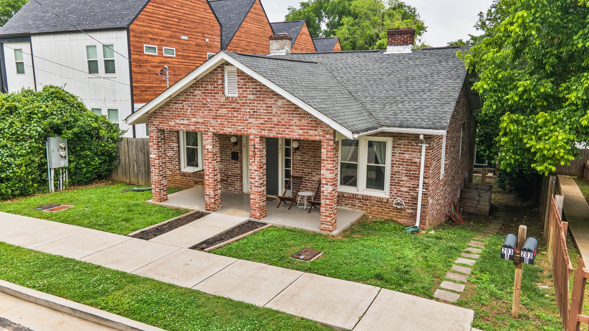 listing at 203 N 9th St, Nashville