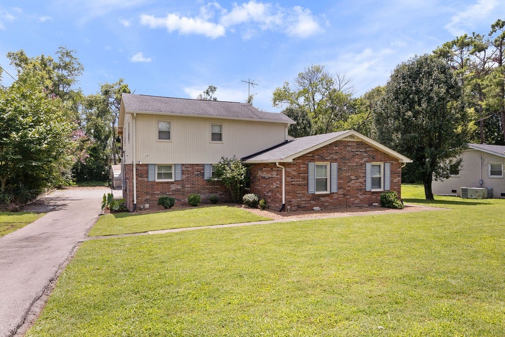 207 Brookside Dr