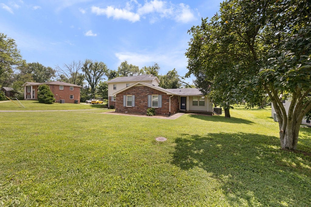 207 Brookside Dr