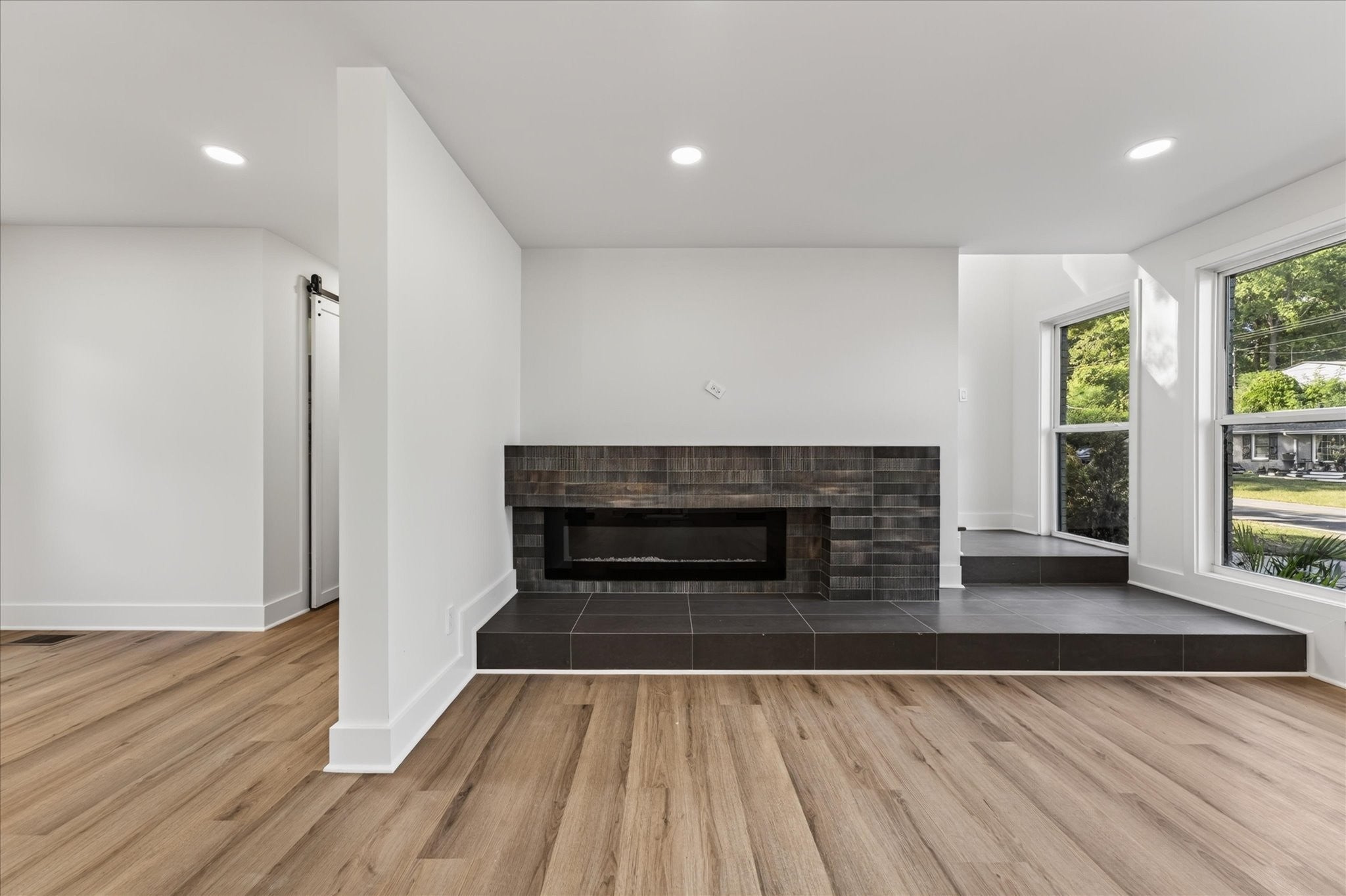 5033 Collinwood Dr