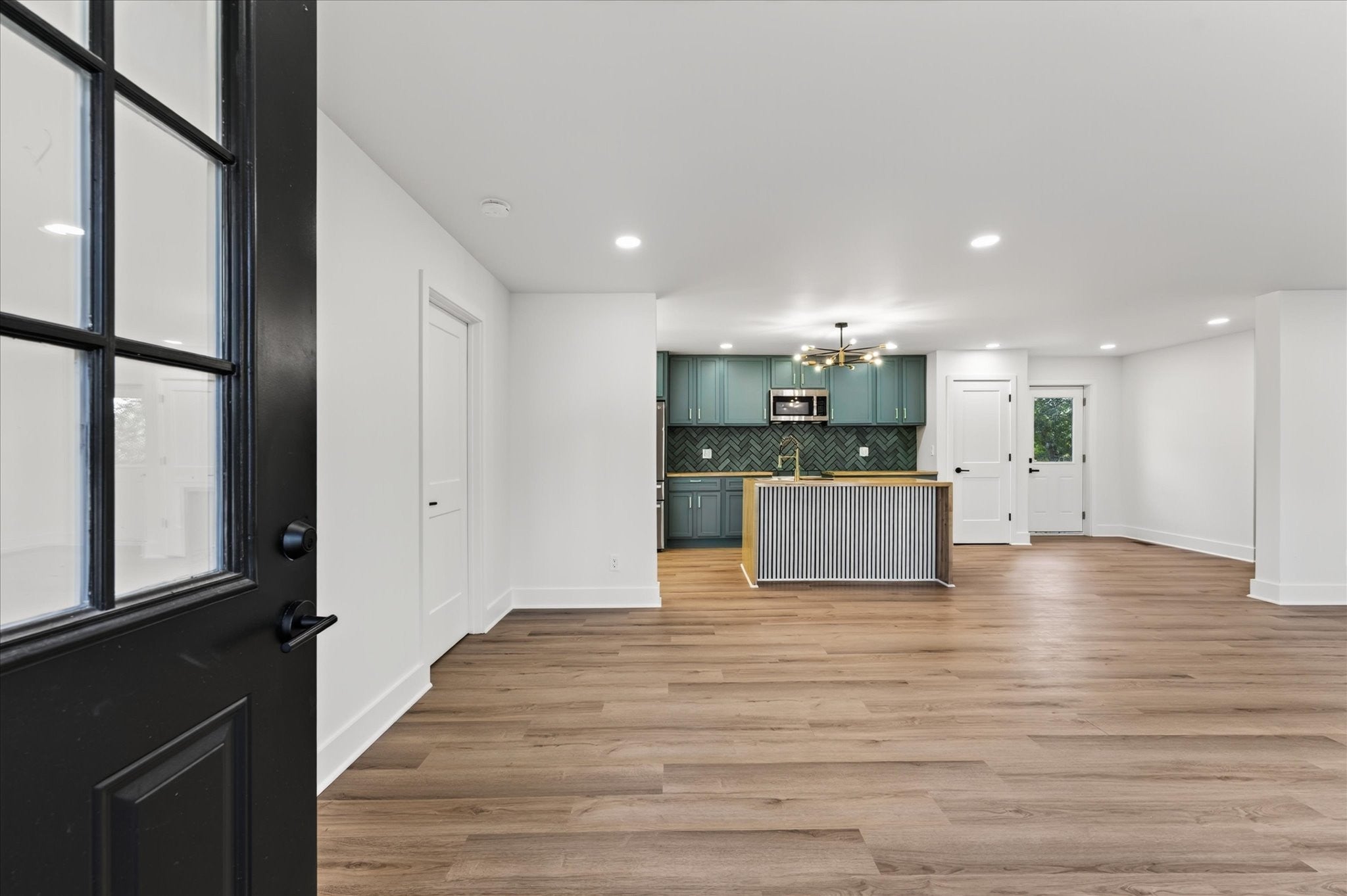 5033 Collinwood Dr