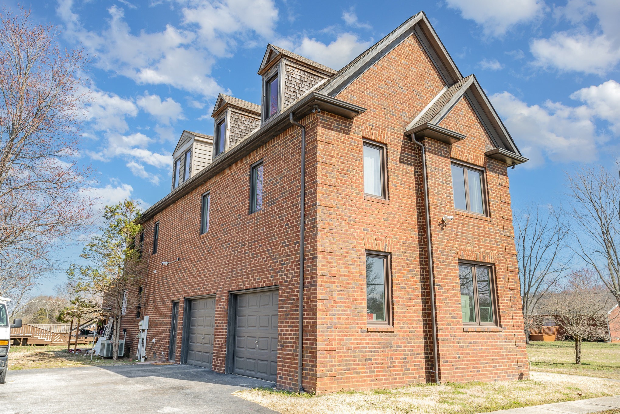 106 Tenby Dr