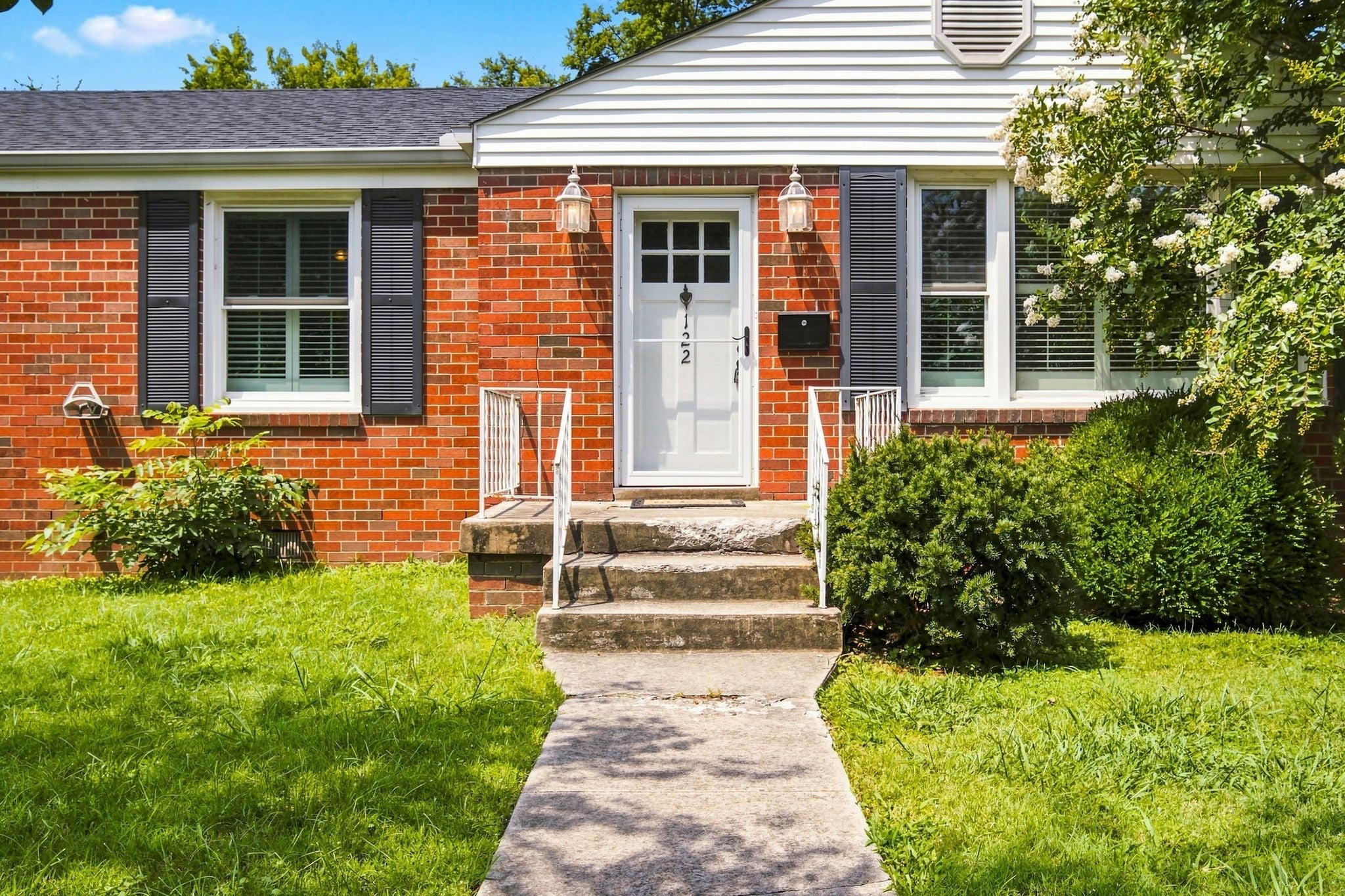 122 Hammond Ave