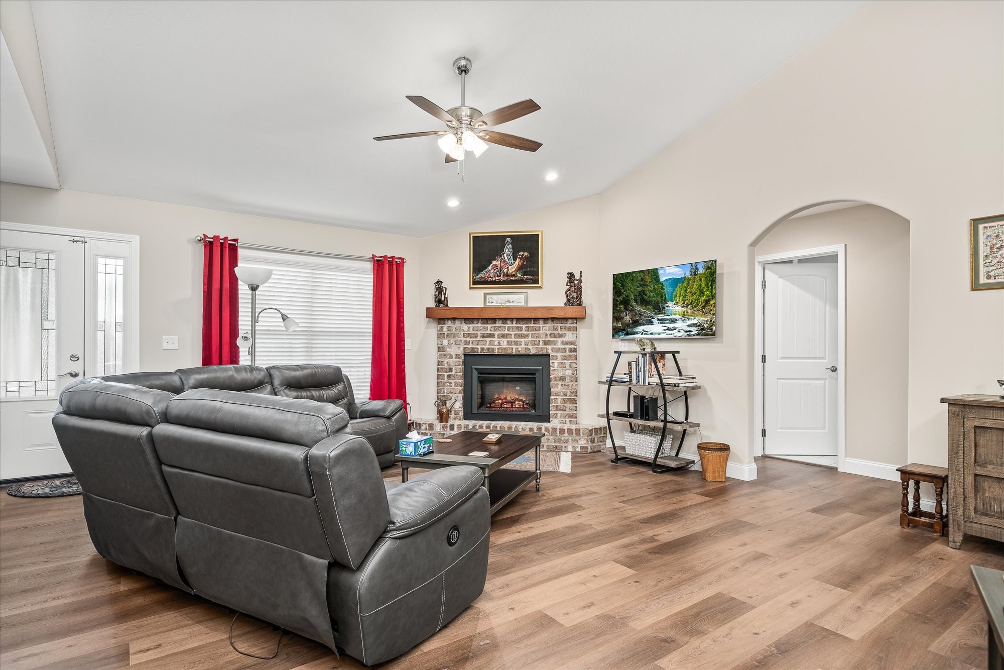 664 Mockingbird Dr