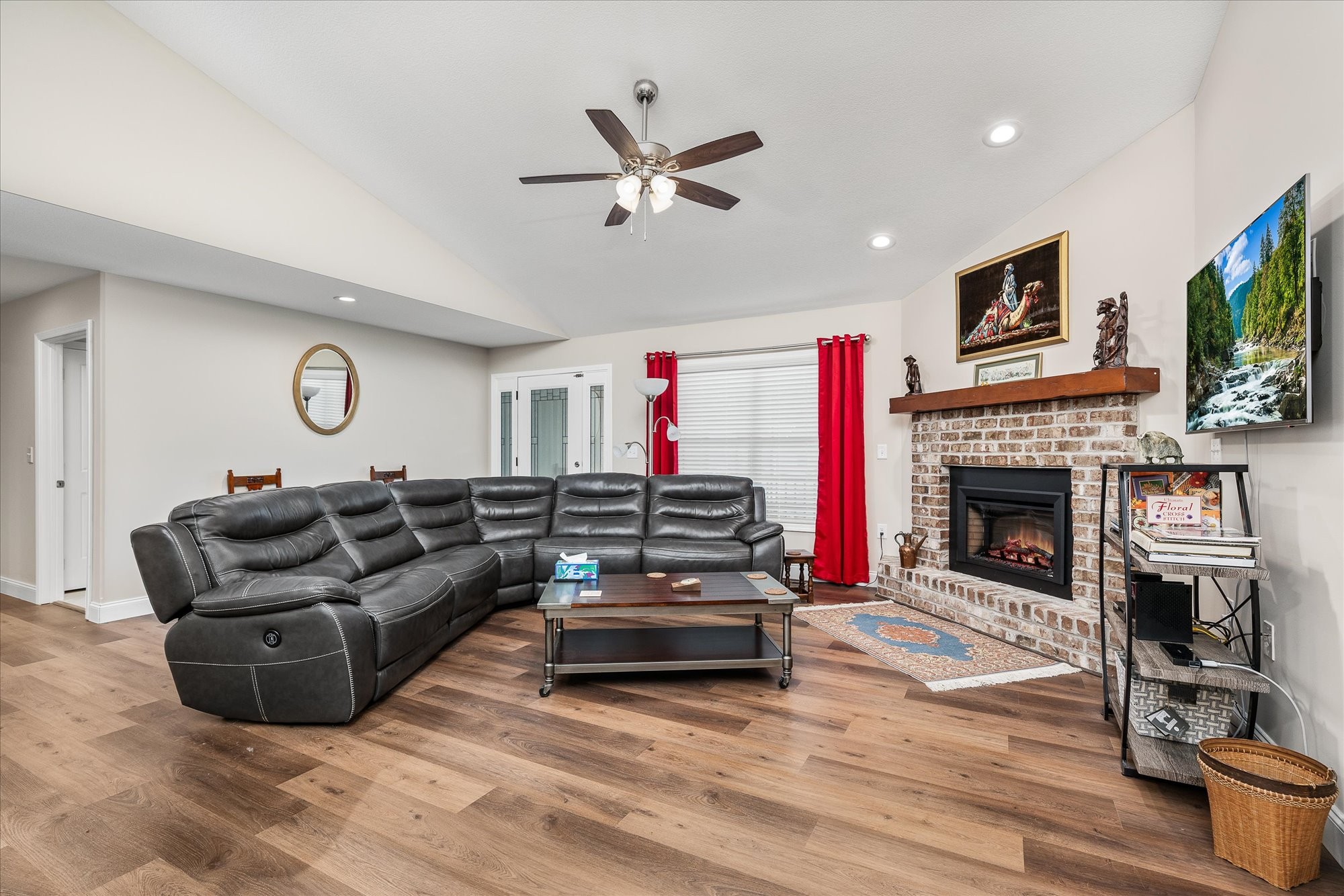 664 Mockingbird Dr
