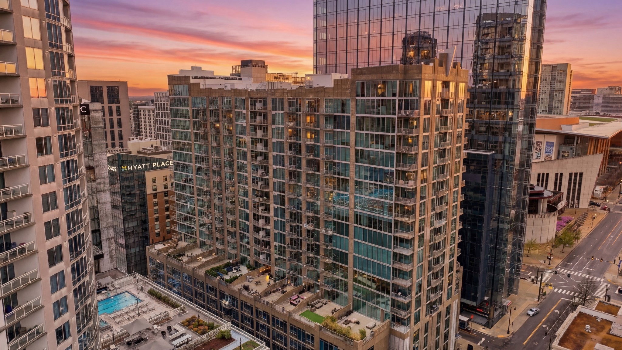 301 Demonbreun St 1513