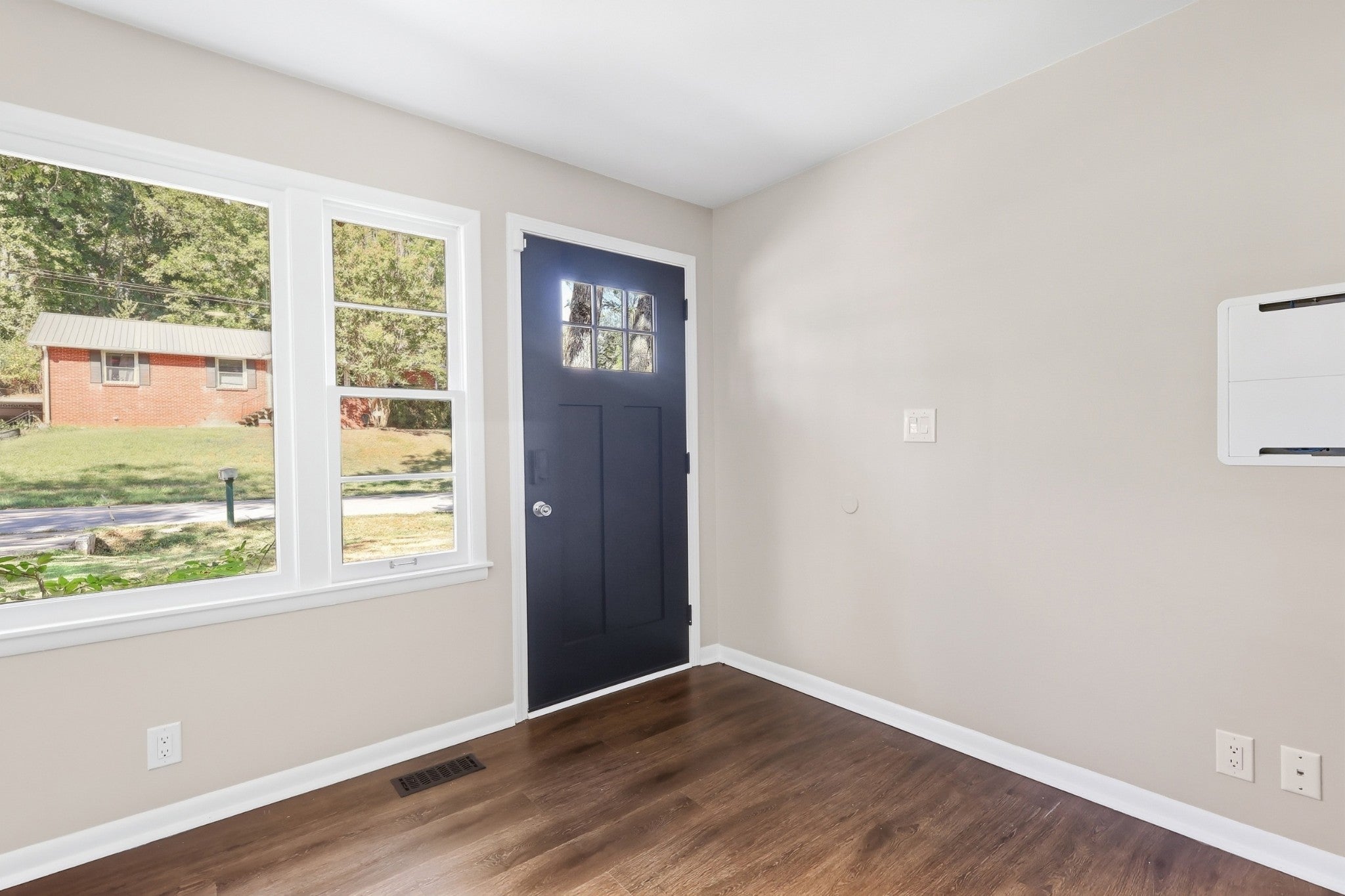 5027 Collinwood Dr
