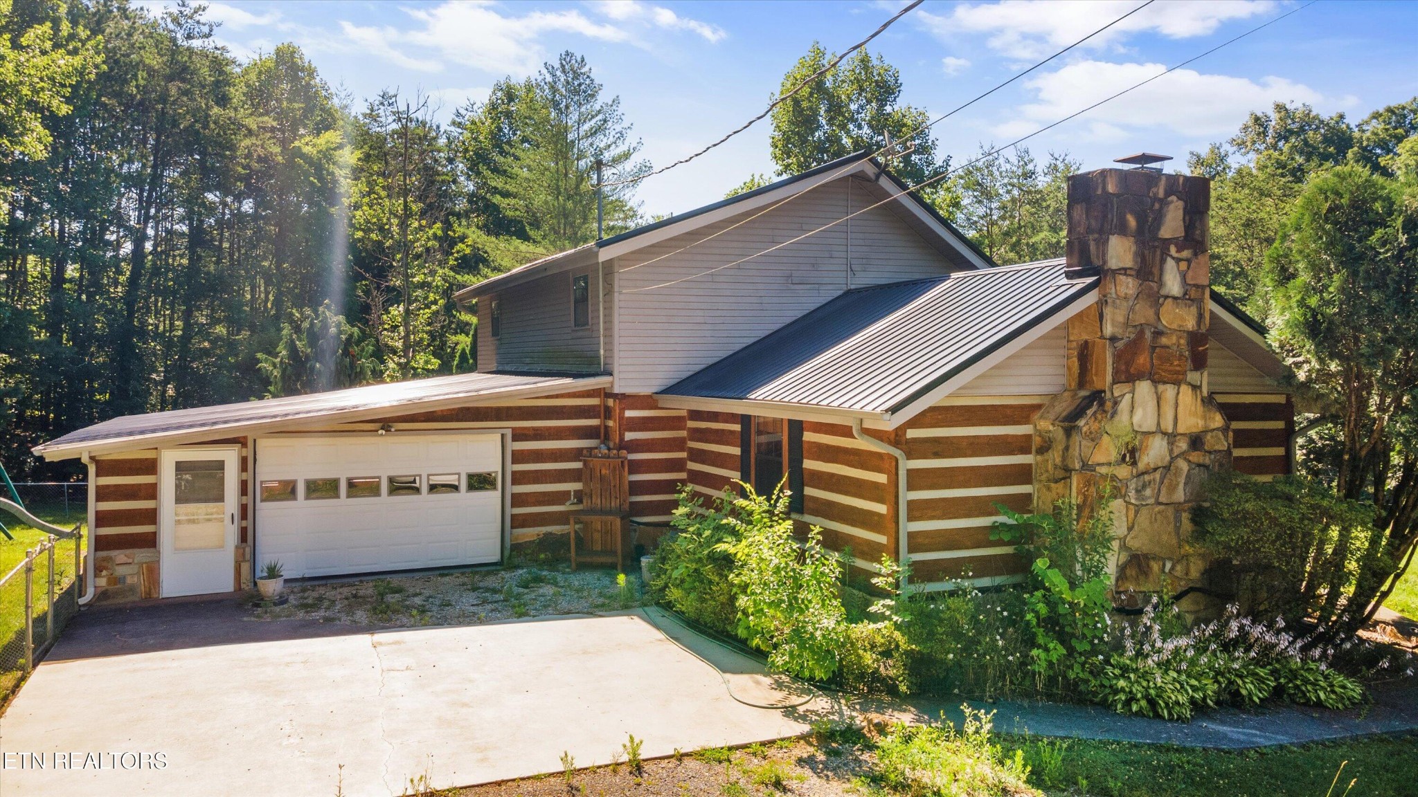 686 Thomas Rd