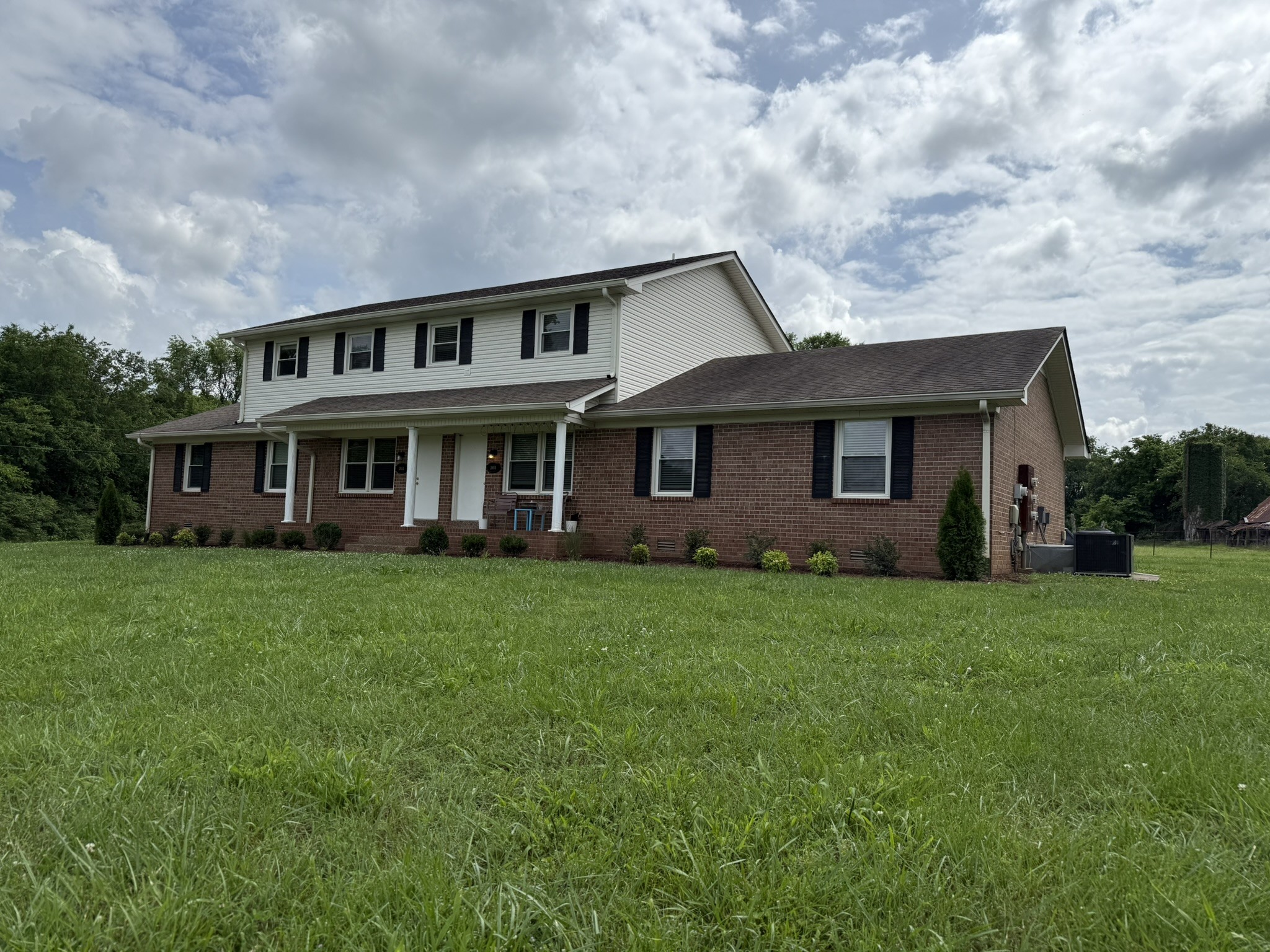 2053 W Jefferson Pike
