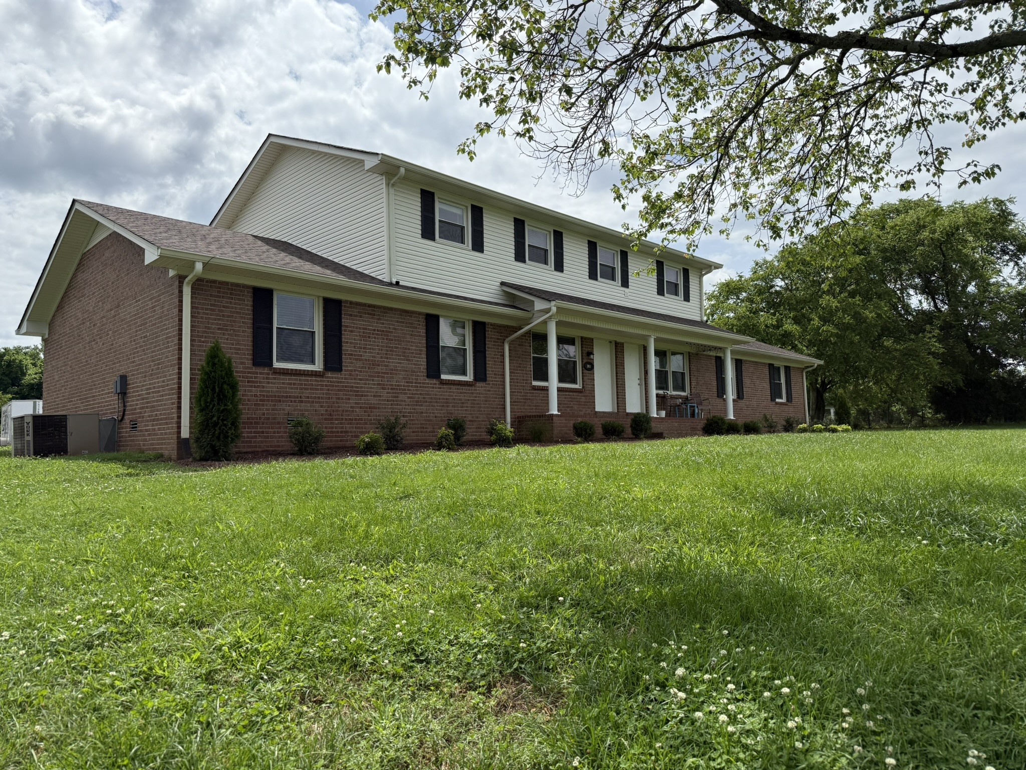 2053 W Jefferson Pike