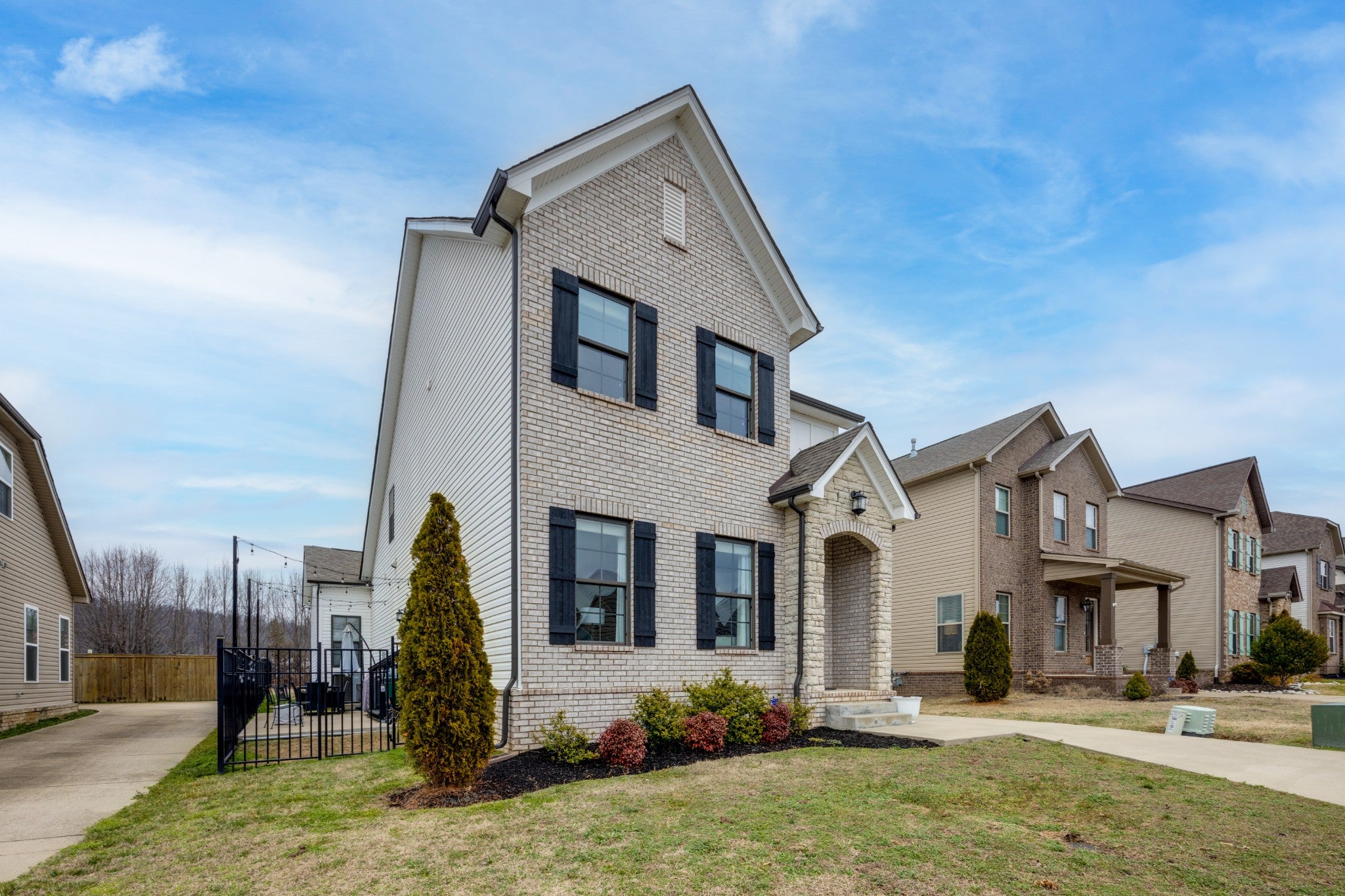 1645 Brockton Ln, Nashville TN 37221 3-bed home, photo 3 of 29