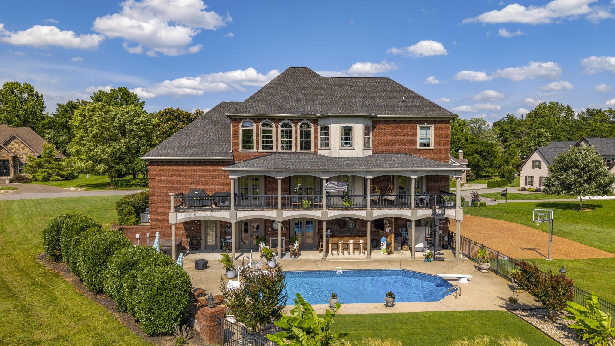 2020 Shoreline Dr