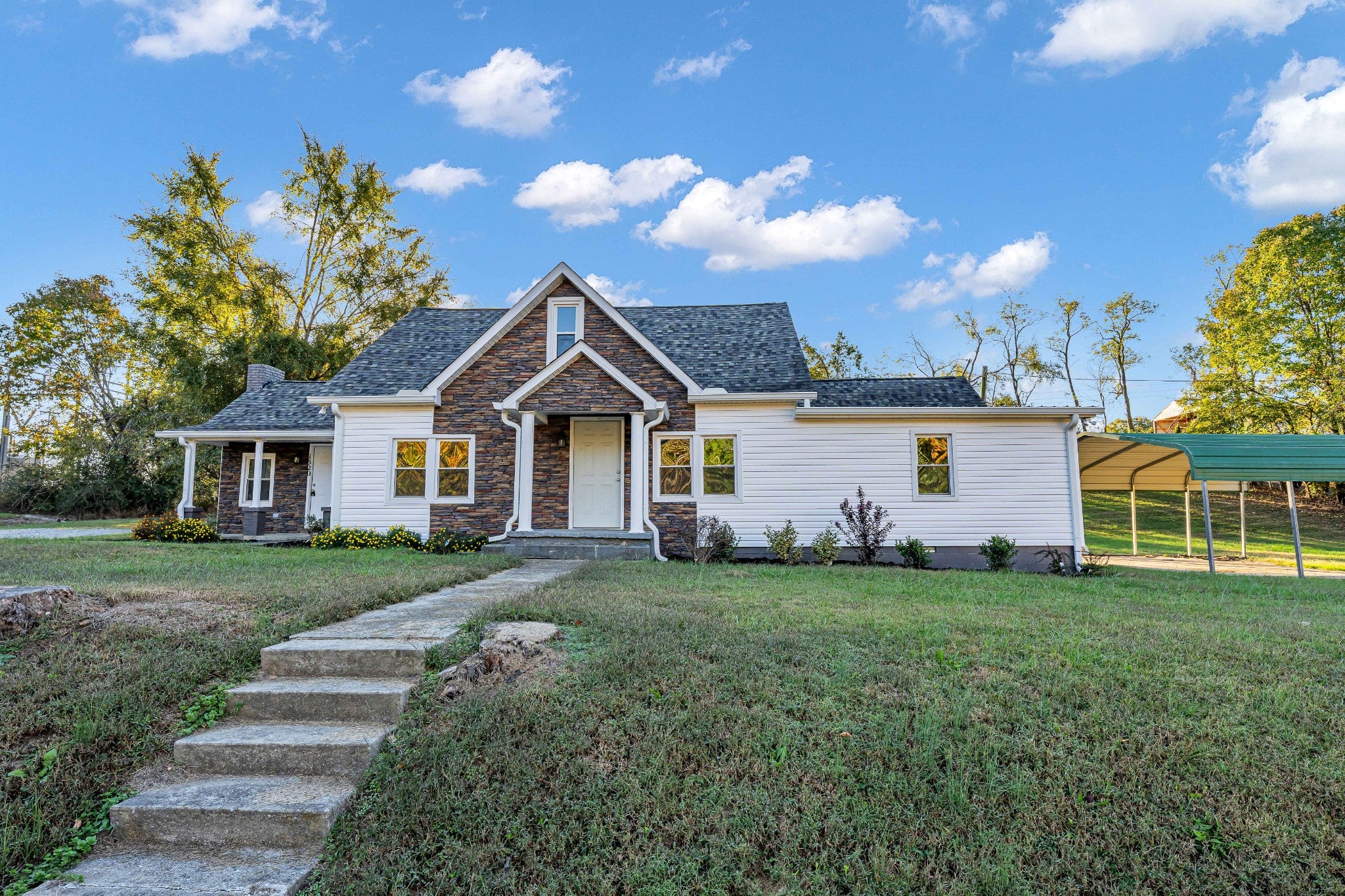 1320 Old Highway 31 E