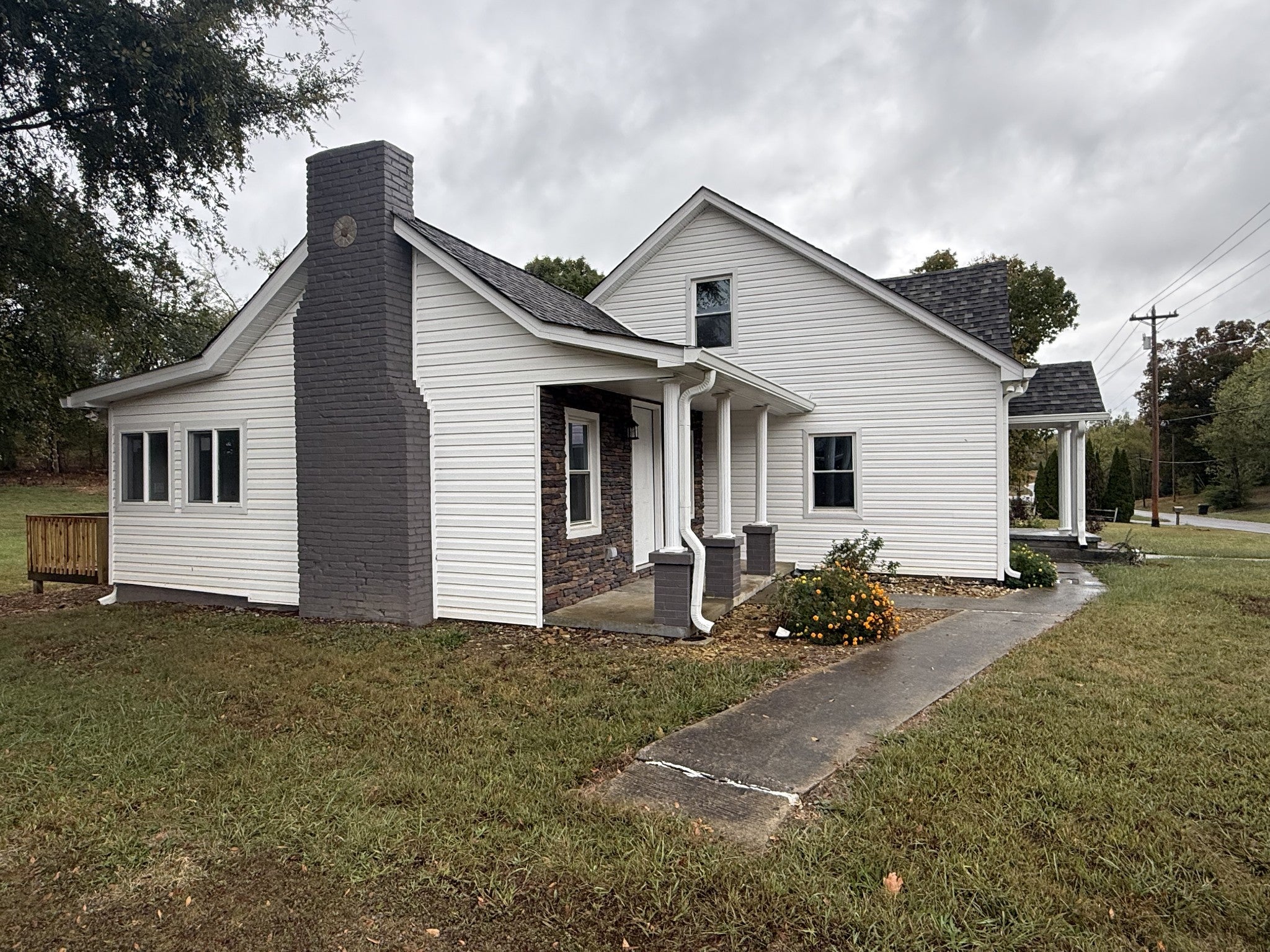 1320 Old Highway 31 E