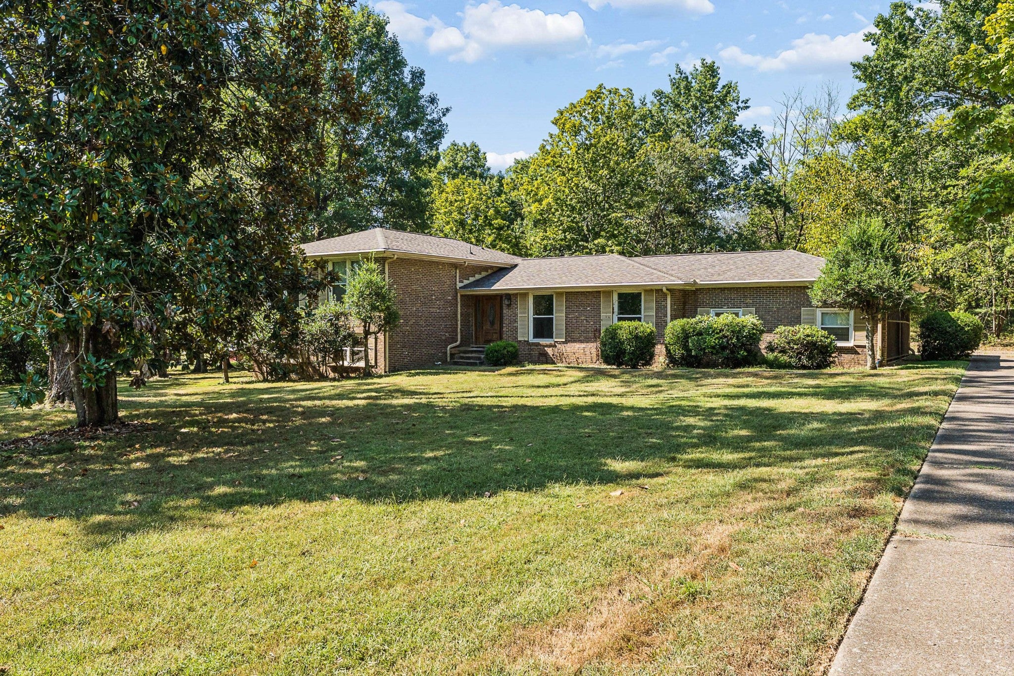 3-bed listing at 1203 Montpier Dr, Franklin