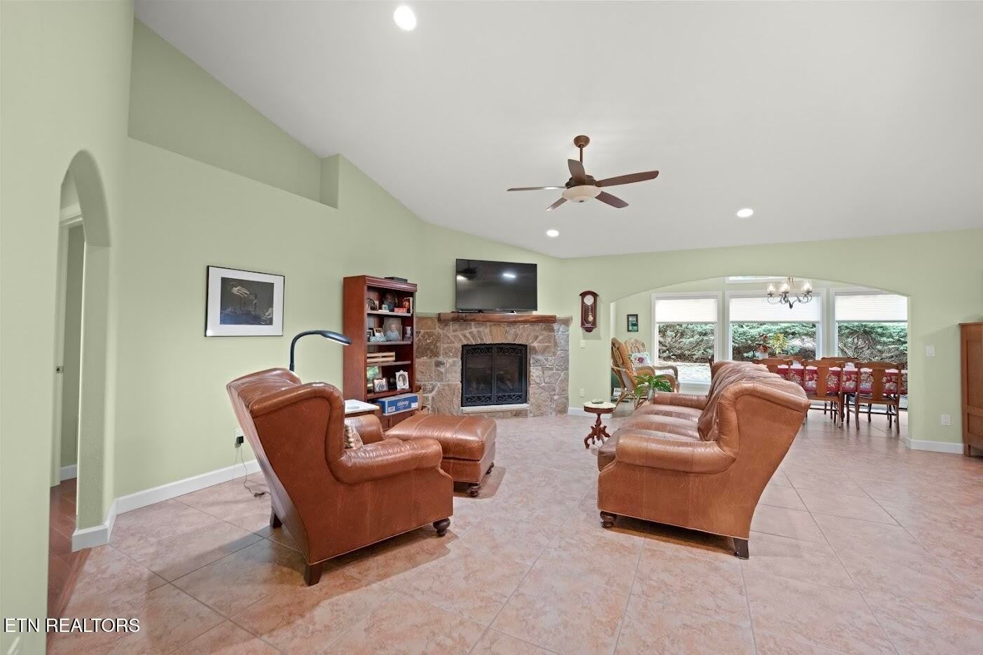 14 Heatherhurst Court