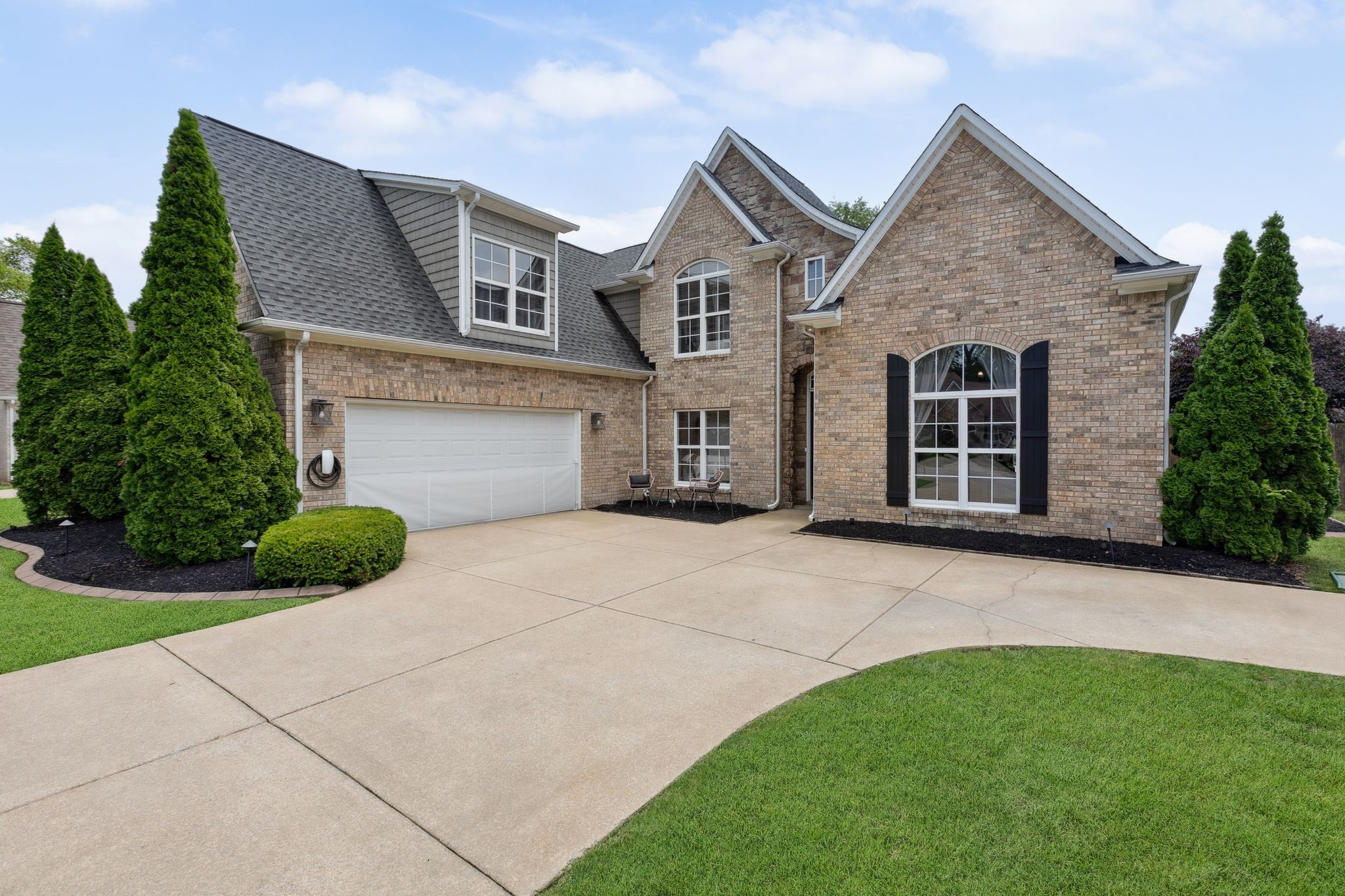 1016 Nealcrest Cir
