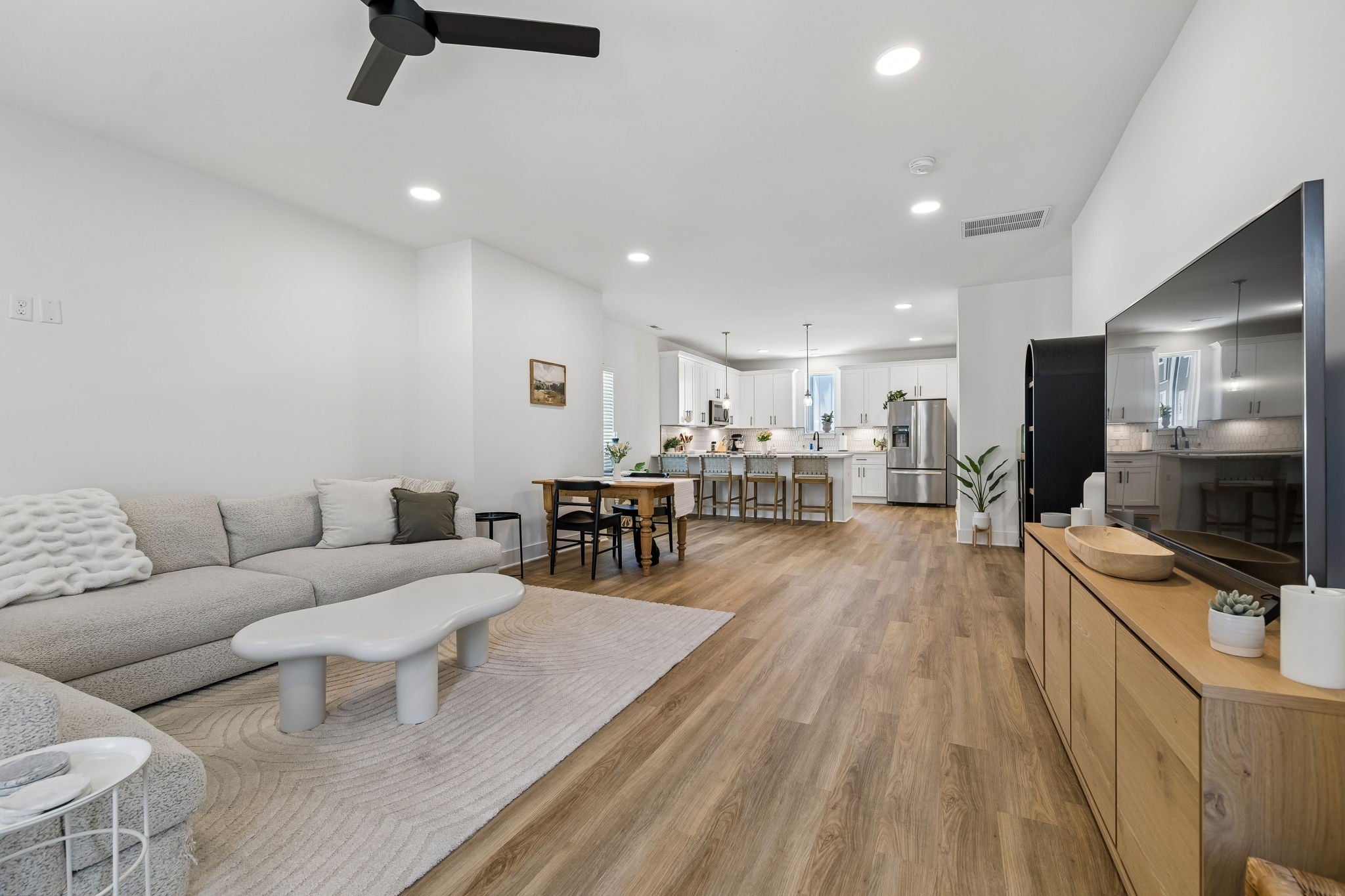 700 N DuPont Ave 310