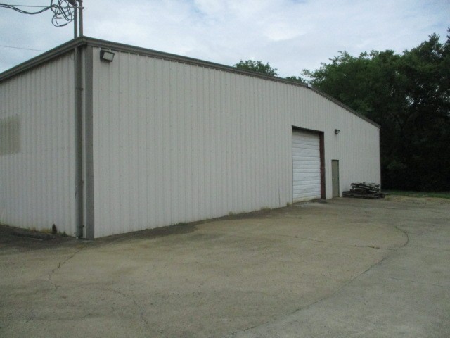 1126 Old Highway 109 N