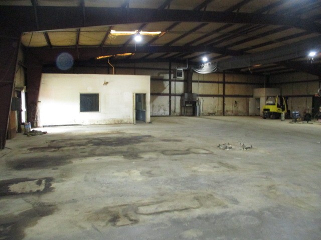 1126 Old Highway 109 N