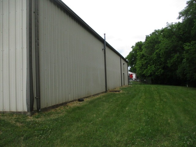 1126 Old Highway 109 N