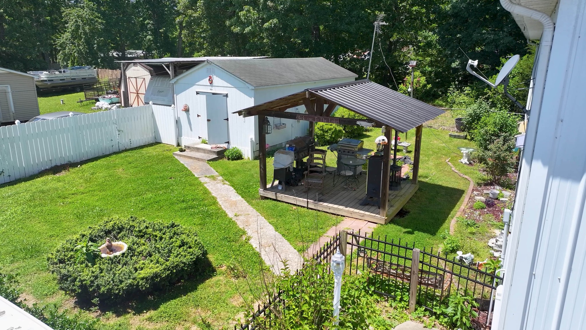 663 Lakeshore Dr