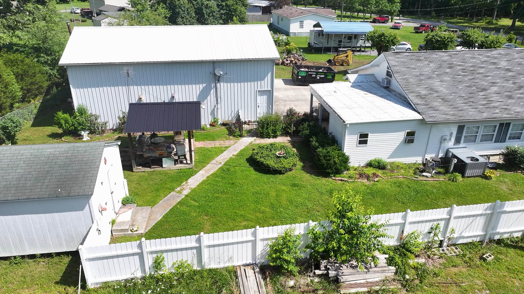 663 Lakeshore Dr