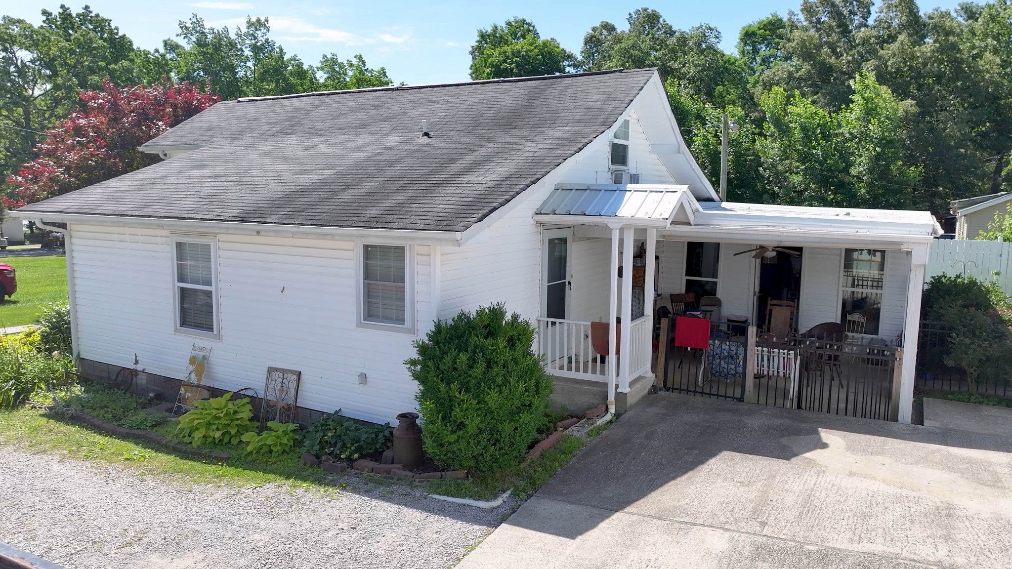 663 Lakeshore Dr