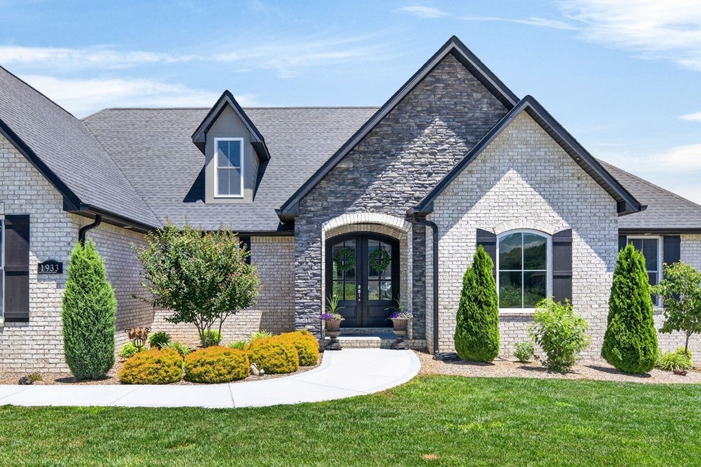 1933 Rivers Edge Dr SE