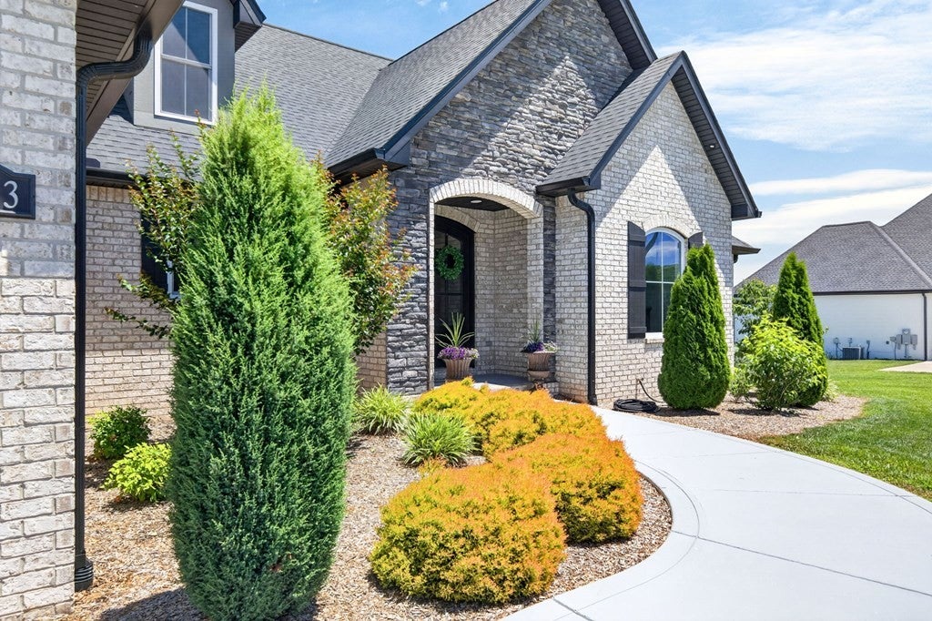 1933 Rivers Edge Dr SE