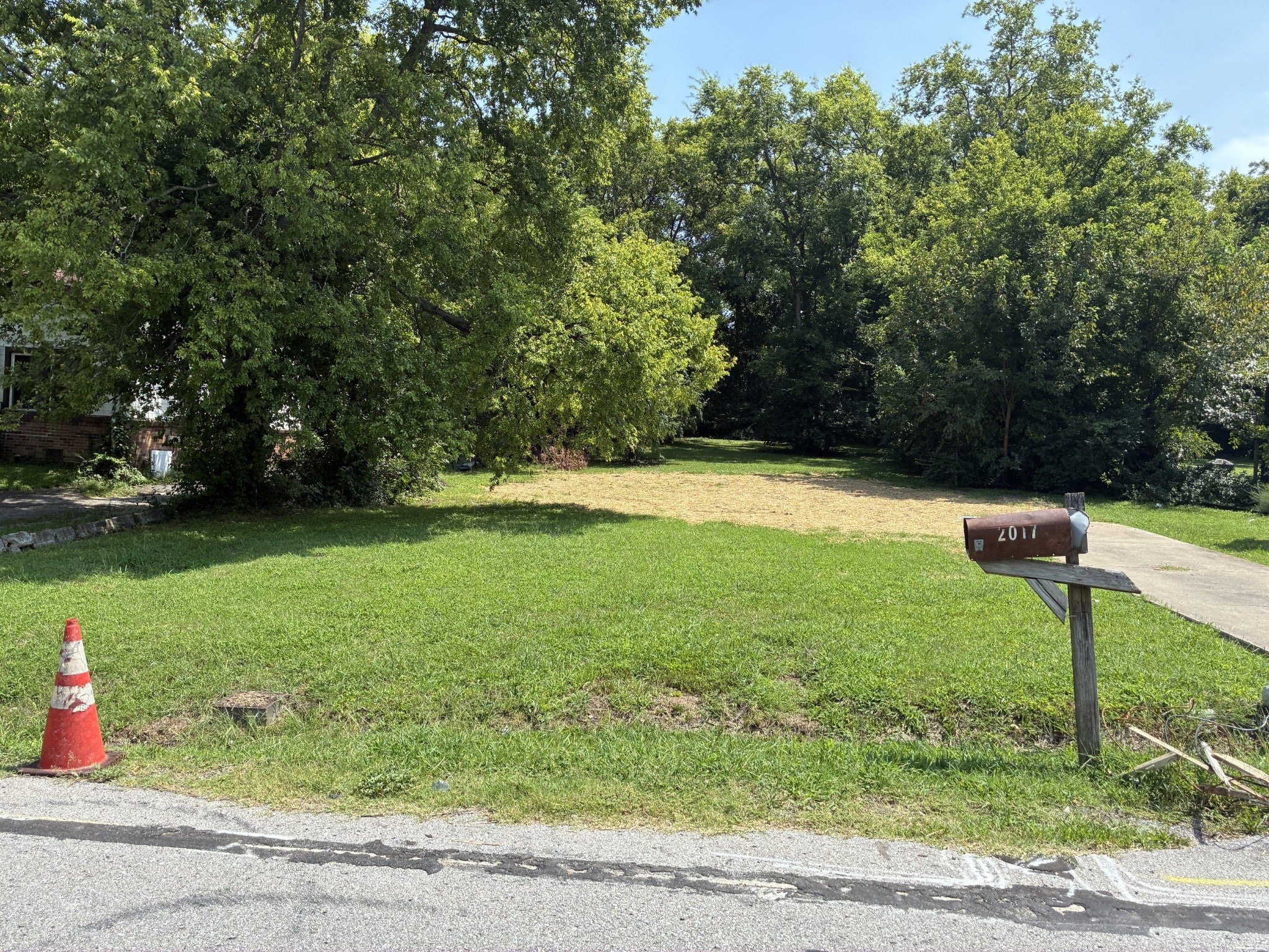 listing at 2017 Oakwood Ave, Nashville