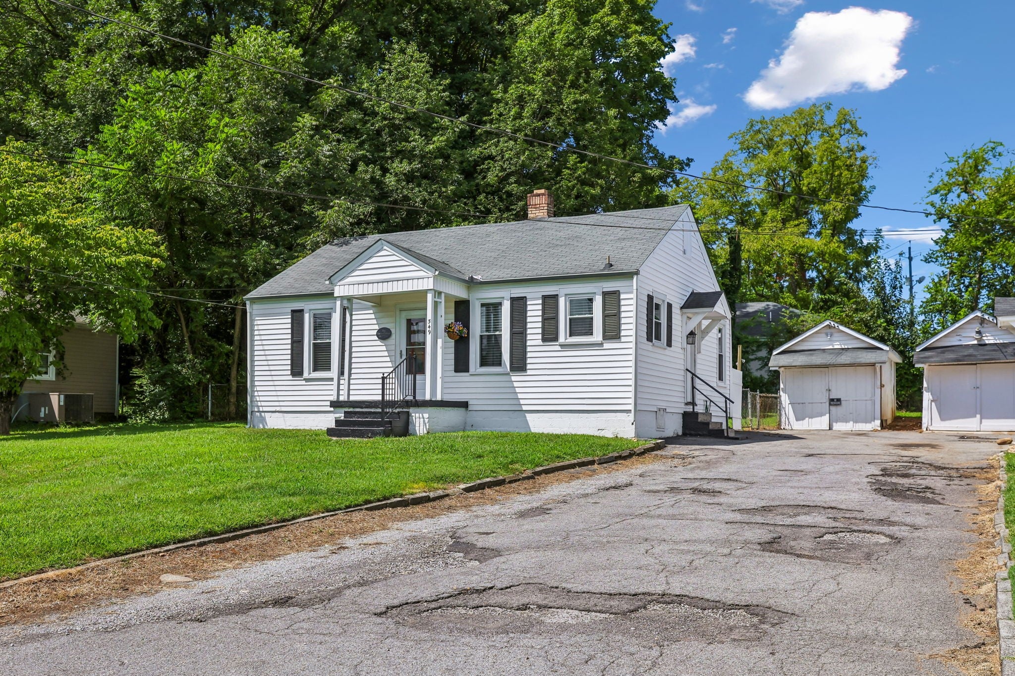 549 Crossway Ave