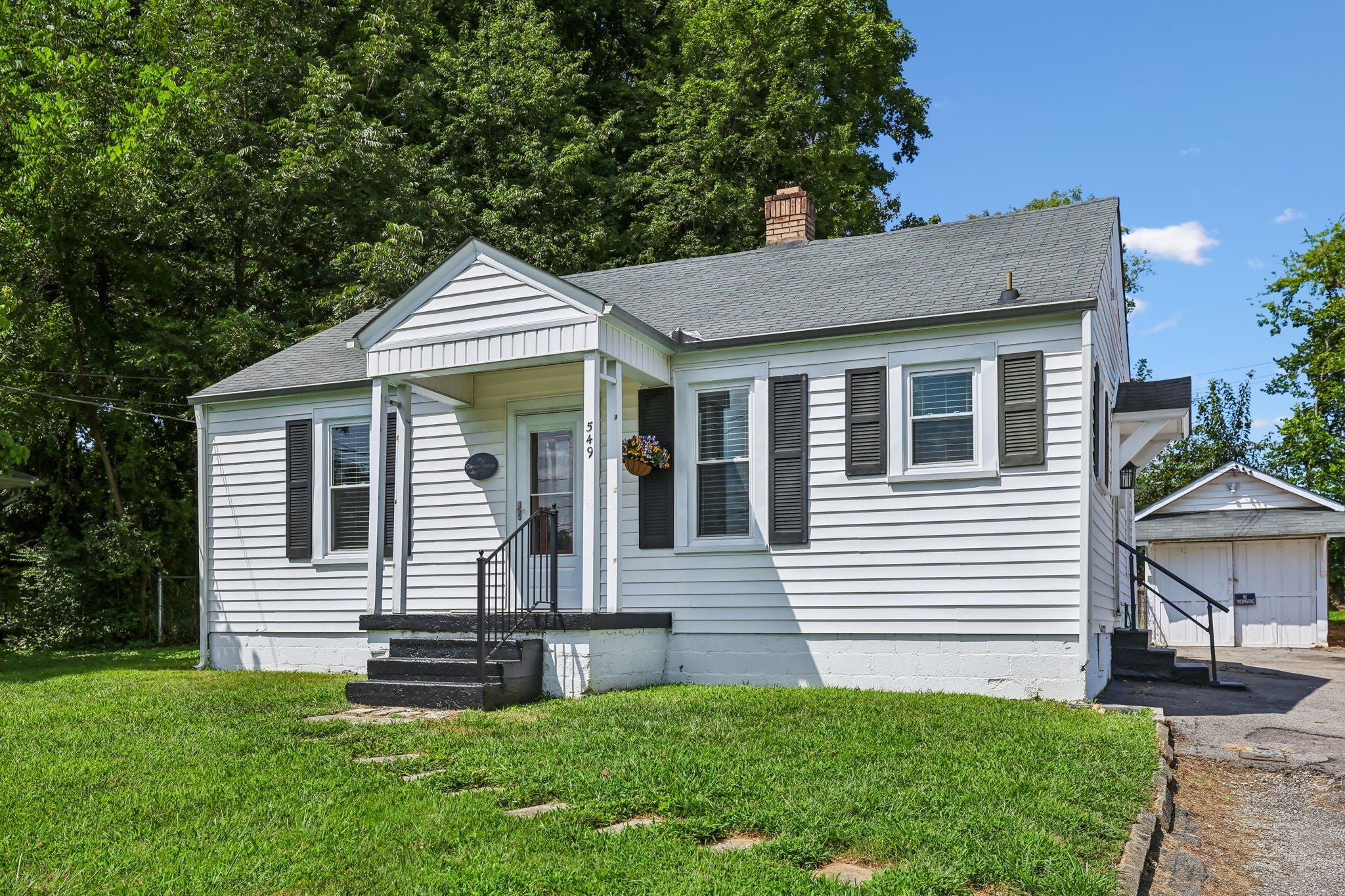 549 Crossway Ave