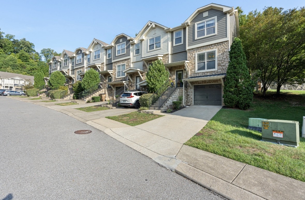 1062 Woodbury Falls Dr