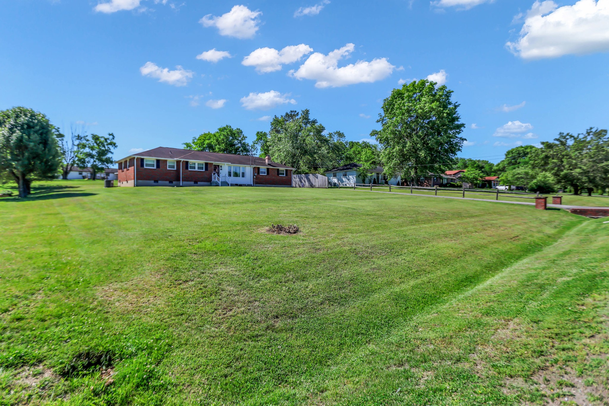 1018 N Graycroft Ave - Photo 2