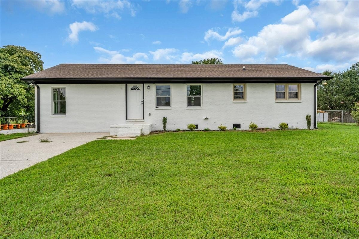 330 Lagoon Dr