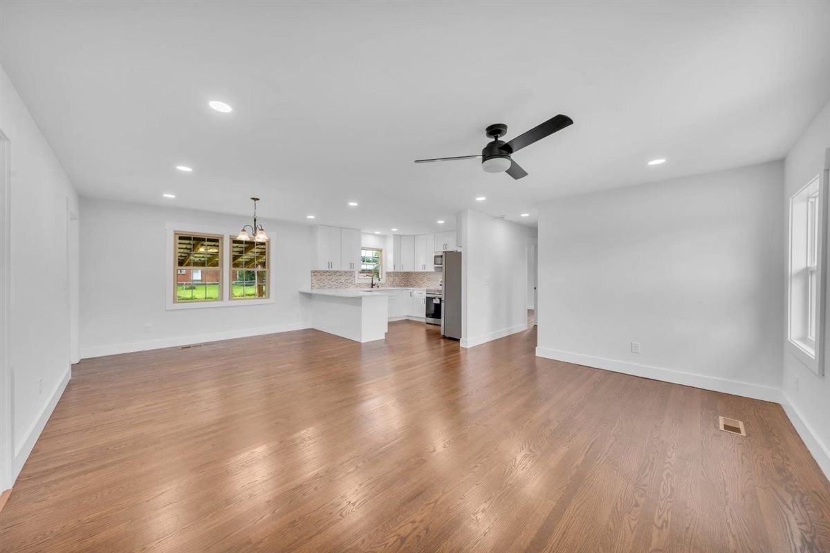 330 Lagoon Dr