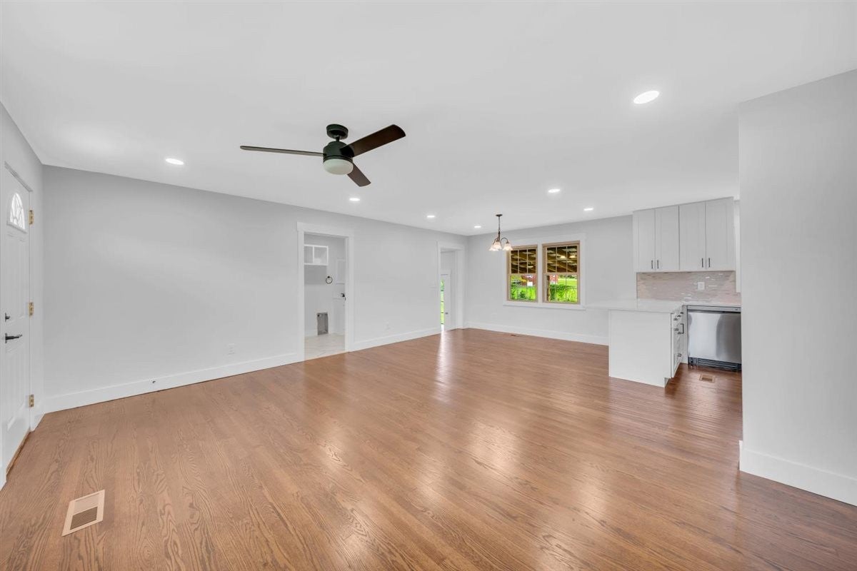 330 Lagoon Dr