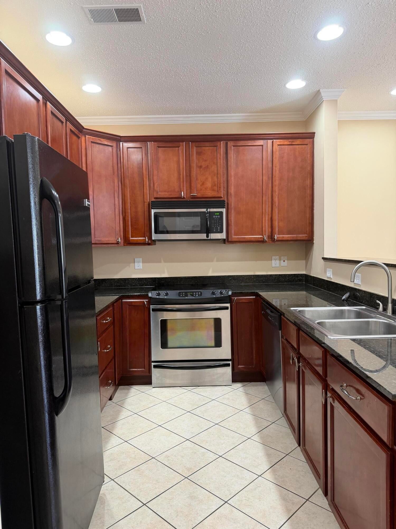 136 Emmyllie Court NE