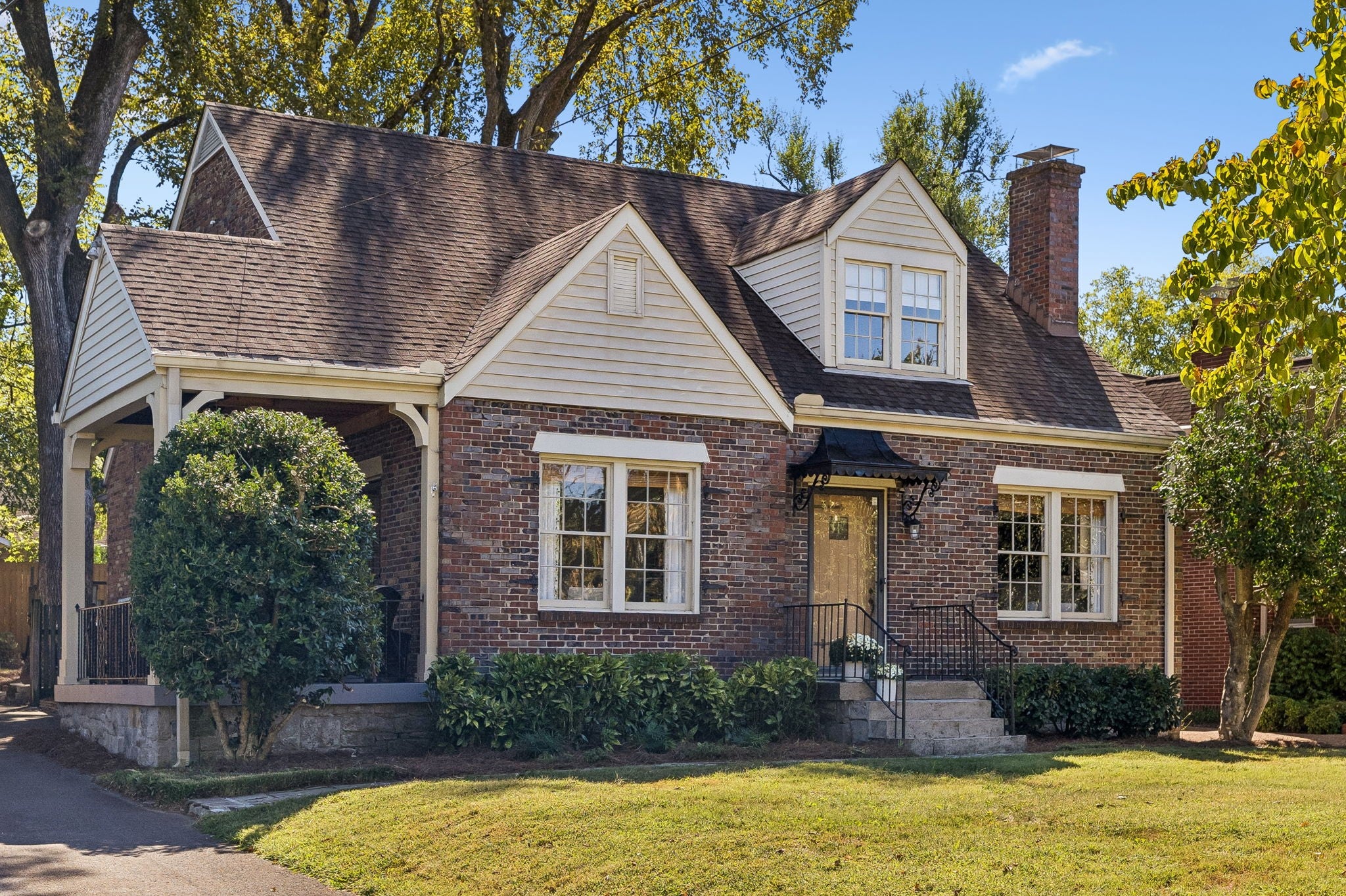 1119 Belvidere Dr - home for sale