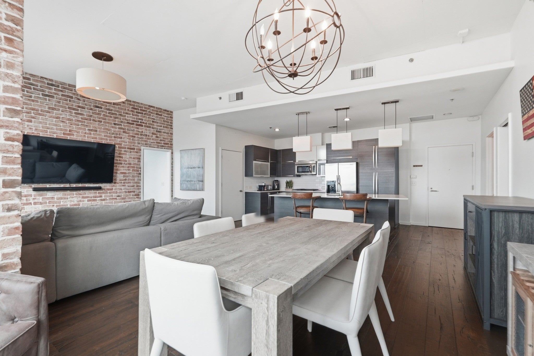 700 12th Ave S 605