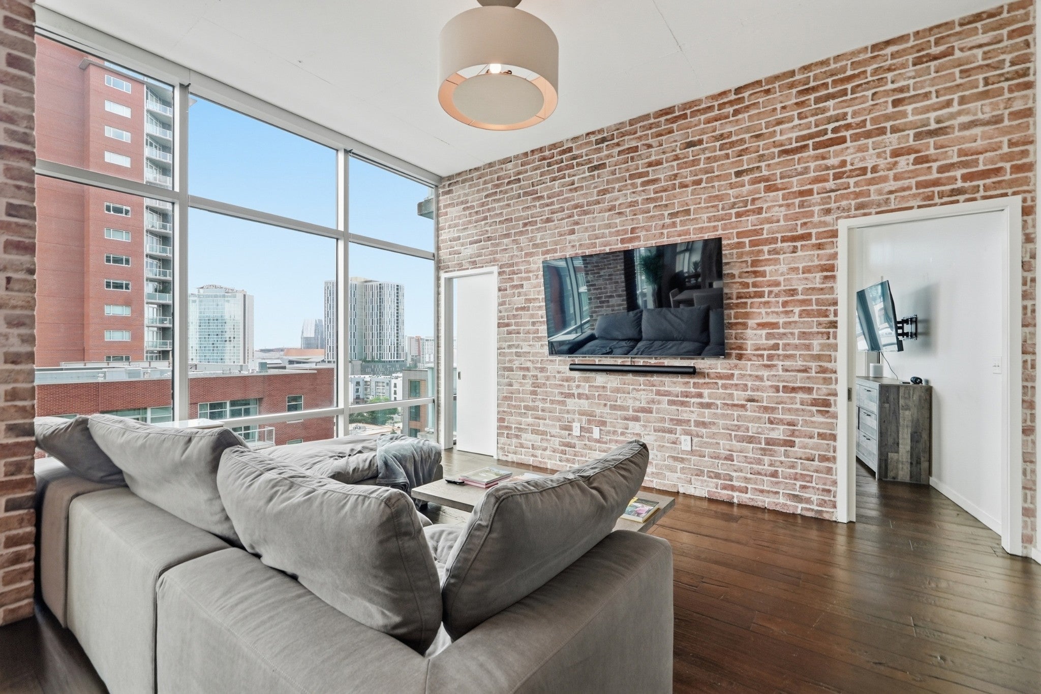 700 12th Ave S 605