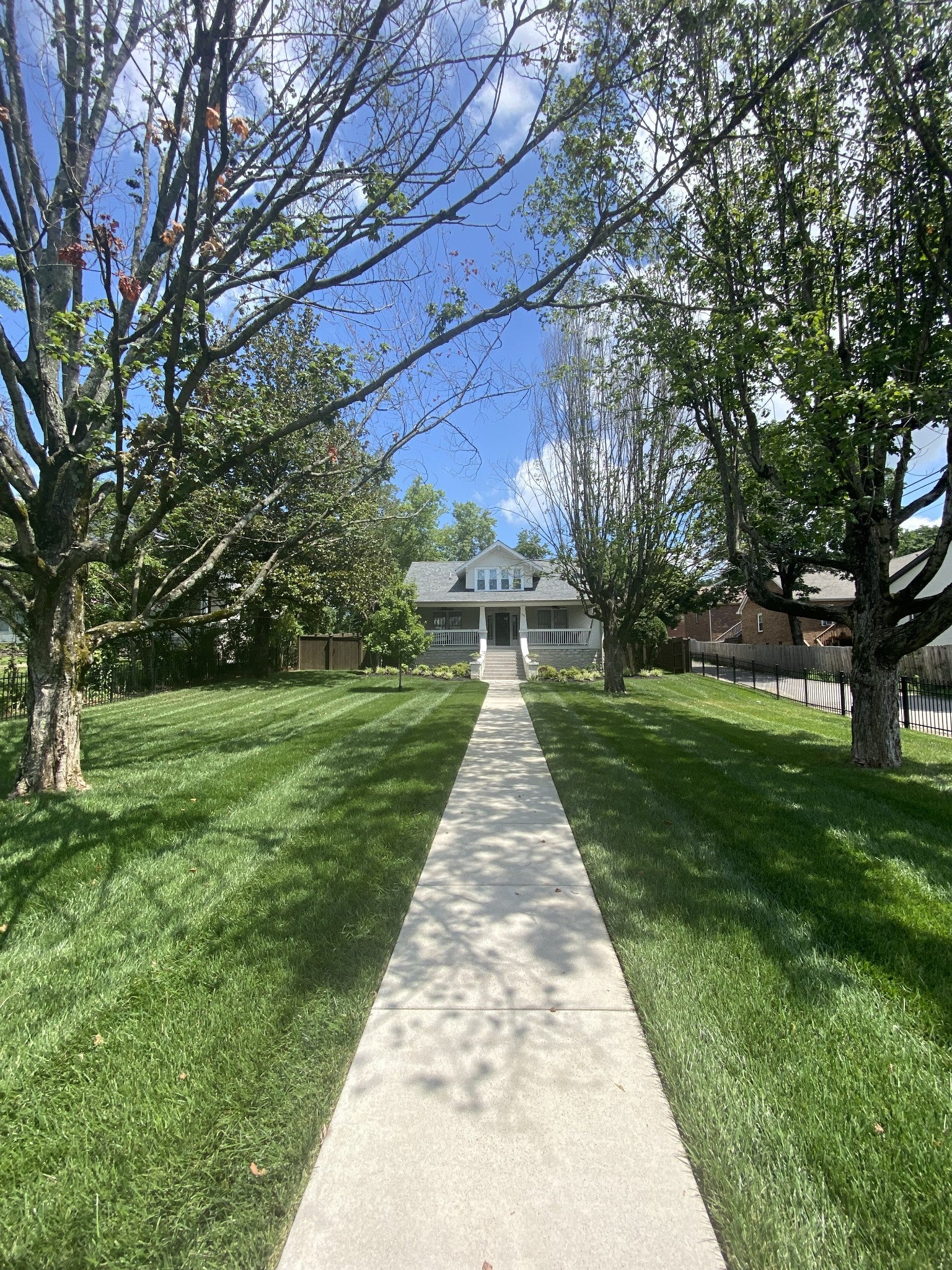706 W 7th St