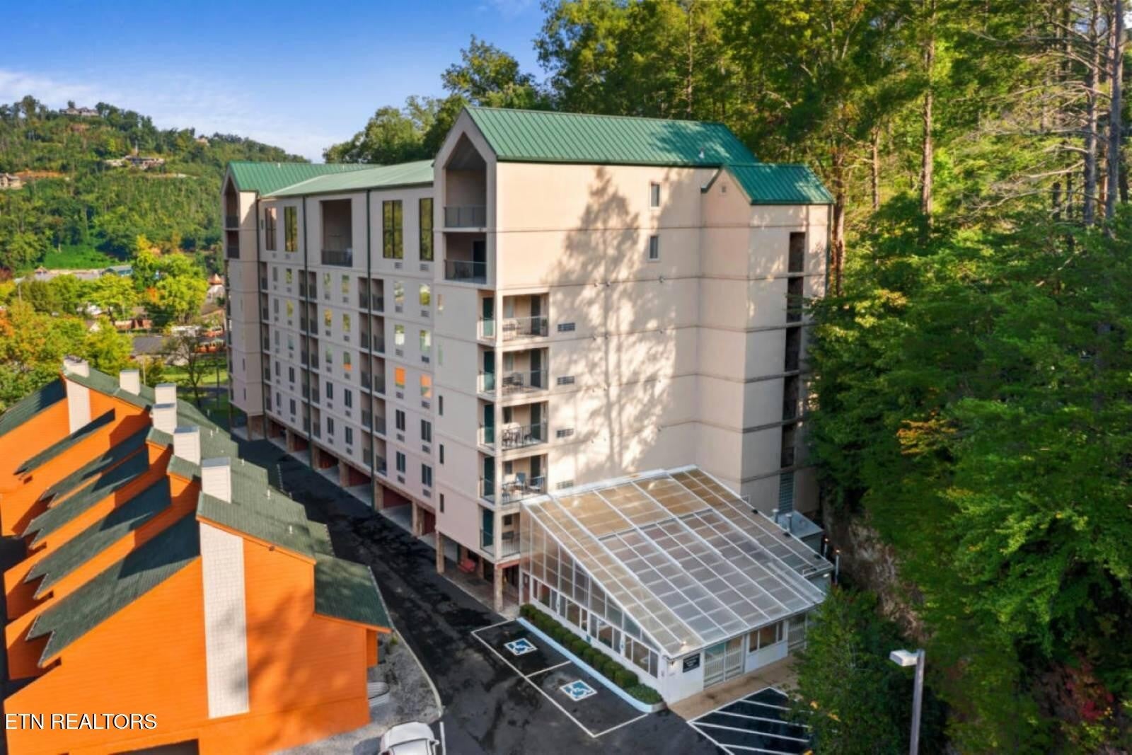 413 Baskins Creek Rd 407