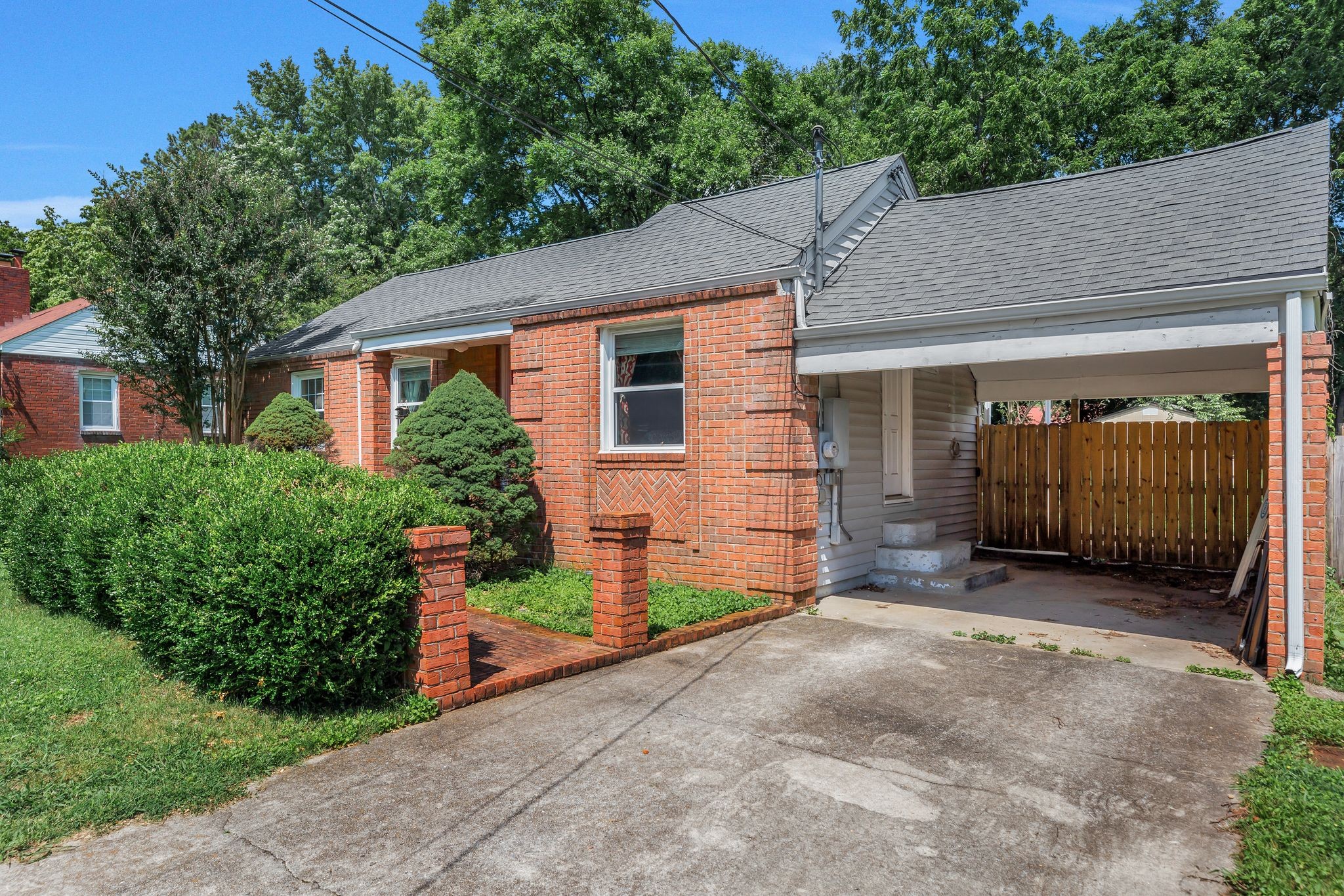 906 Grantland Ave