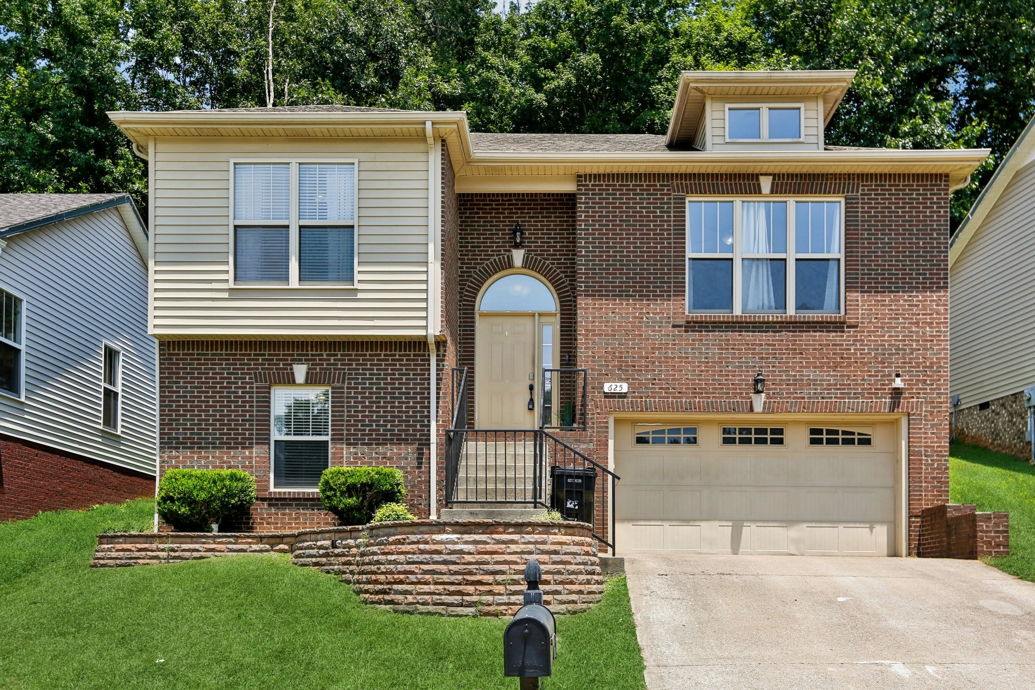 625 Hidden Valley Dr